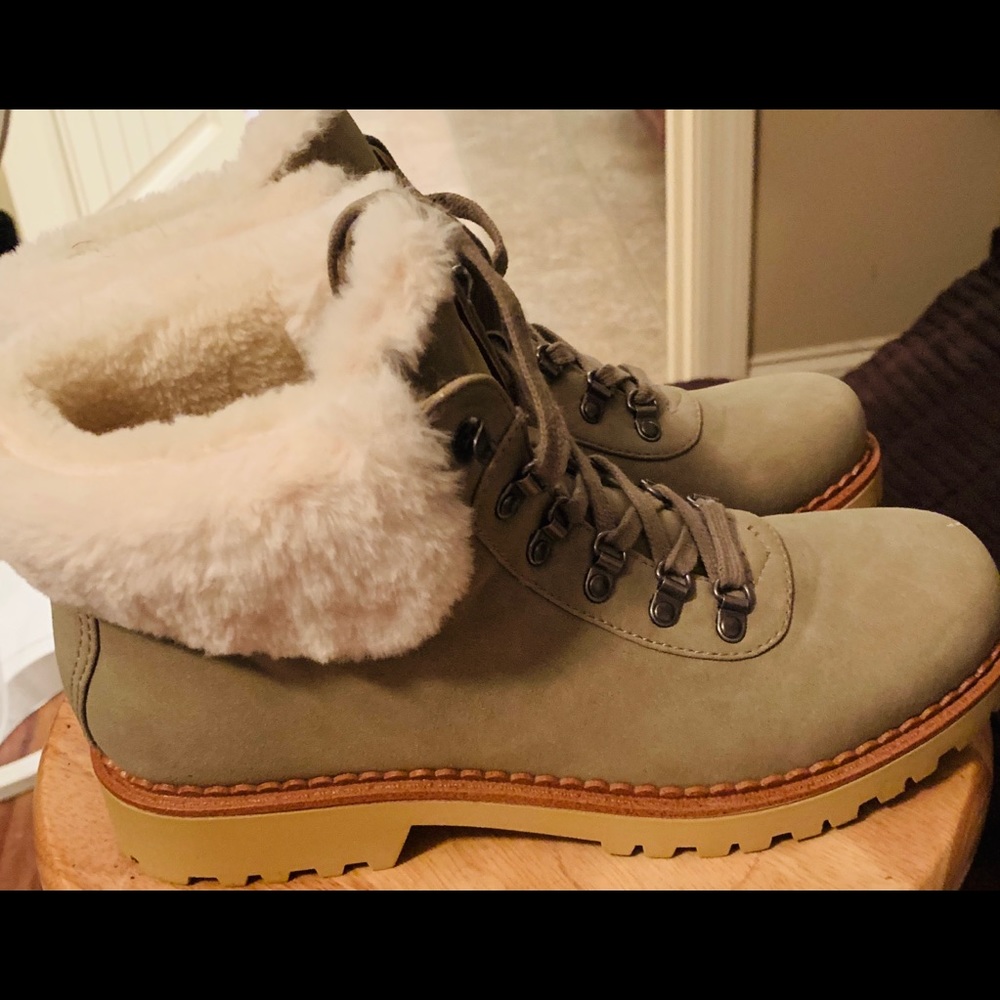 American Eagle Boots Size 8